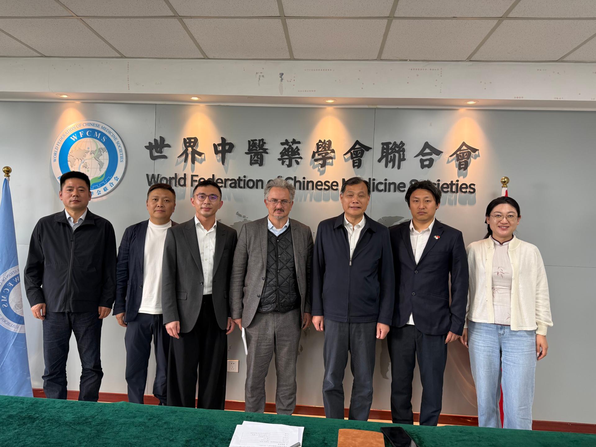 国际食品与药用植物研究院（IAFPH）一行到访世界中医药学会联合会